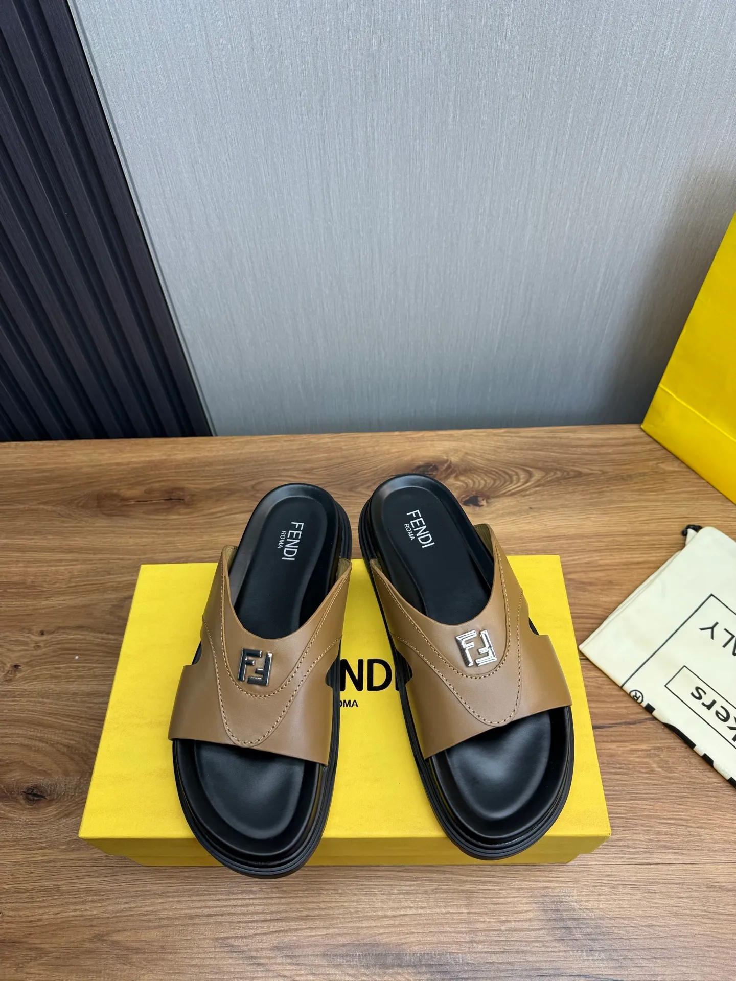 Men's shoes 💰400💰 Fendi men's slippers, made one to one on the FENDI official website, sizes 38-45 45 46 🉑️Customized!